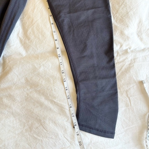 Prana 3/4 leggings in grey size small - Picture 5 of 8